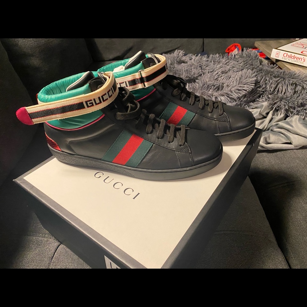 BNIB Authentic Men’s Gucci Shoes Rare